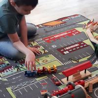 Tapis enfant voiture dans la ville [130x200cm]
